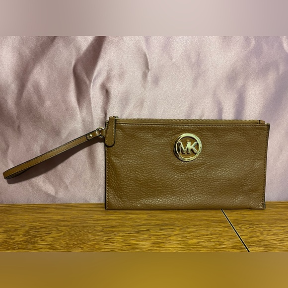 Brown Michael Kors wristlet - Picture 1 of 4